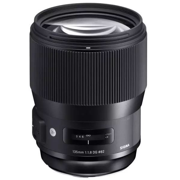 sigma-135-mm-f1-8-dg-hsm-art-canon-1.webp