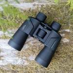 Lornetka OM System 10X50 S zawiera pokrowiec