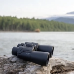 Lornetka OM System 10X50 S zawiera pokrowiec