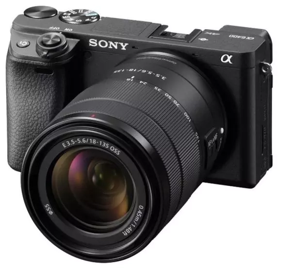 Aparat Sony A6400 + 18-135 mm f/3.5-5.6 Czarny