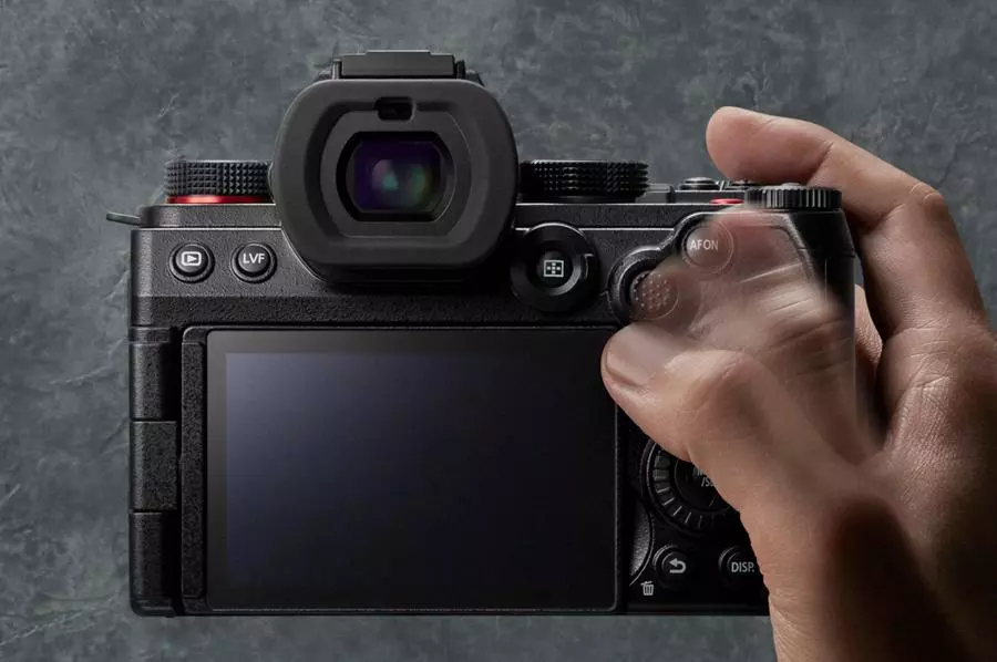 panasonic-lumix-s5ii-50-mm-f-1-8-dc-s5m2ce