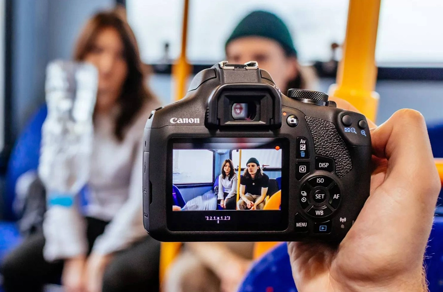 Aparat Canon EOS 2000D body