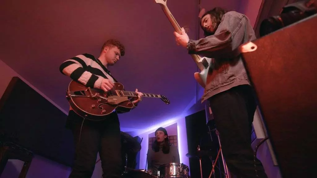 Aparat Canon EOS 2000D + EF-S 18-55mm f/3.5-5.6 IS II + EF 50mm f/1.8 STM