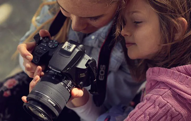 Aparat Canon EOS 250D + 18-55 IS STM