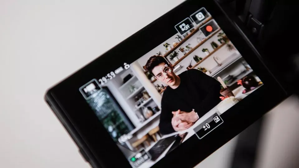 Canon EOS M50 Mark II + EF-M 18-150mm f/3.5-6.3 IS STM 