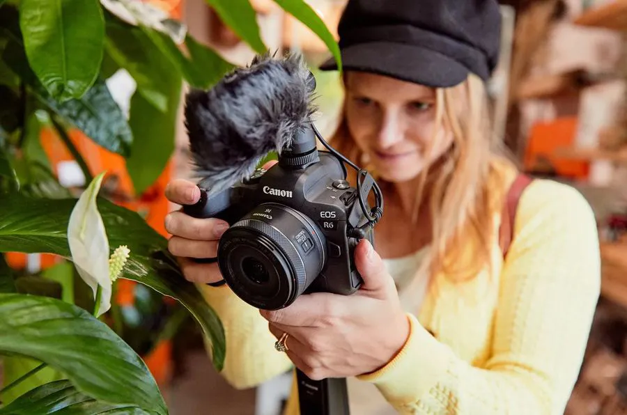 Canon RF 16 mm f/2.8 STM