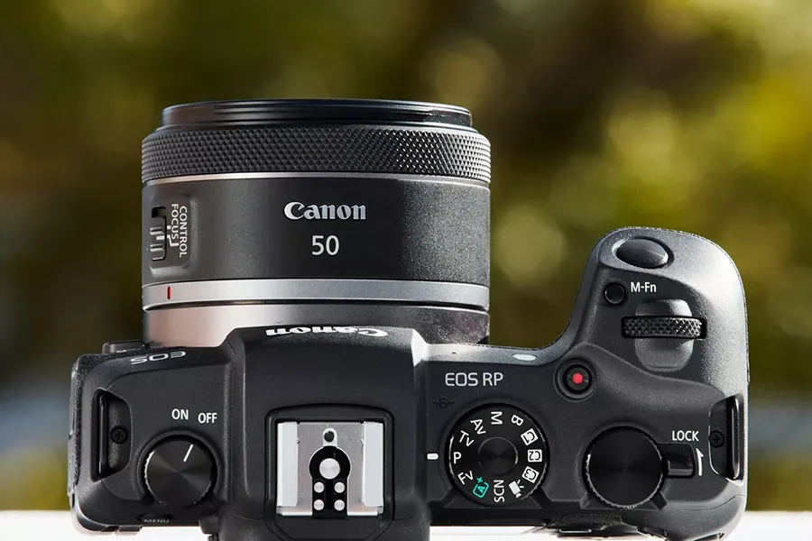 Canon RF 50 mm f/1.8 STM
