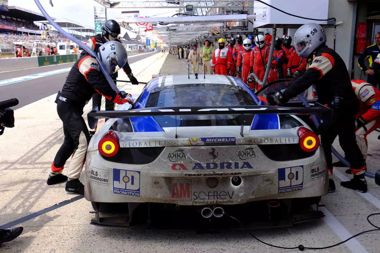 obiektyw-fujifilm-xf18-135mm-f3-5-5-6-r-lm-ois-wr#additional