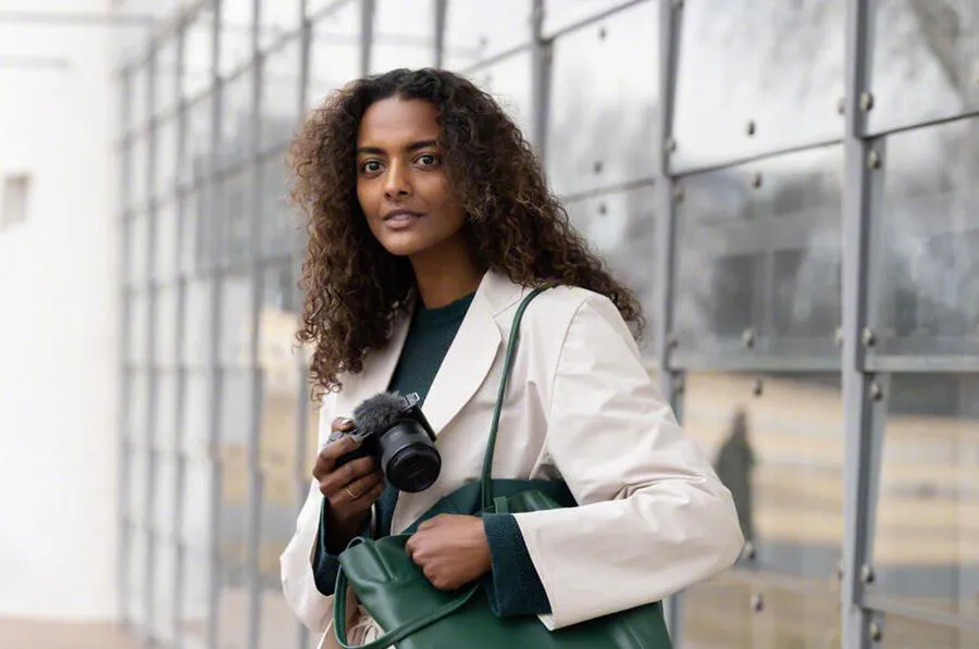 Obiektyw Sony E 11 mm f/1.8 (SEL11F18.SYX)