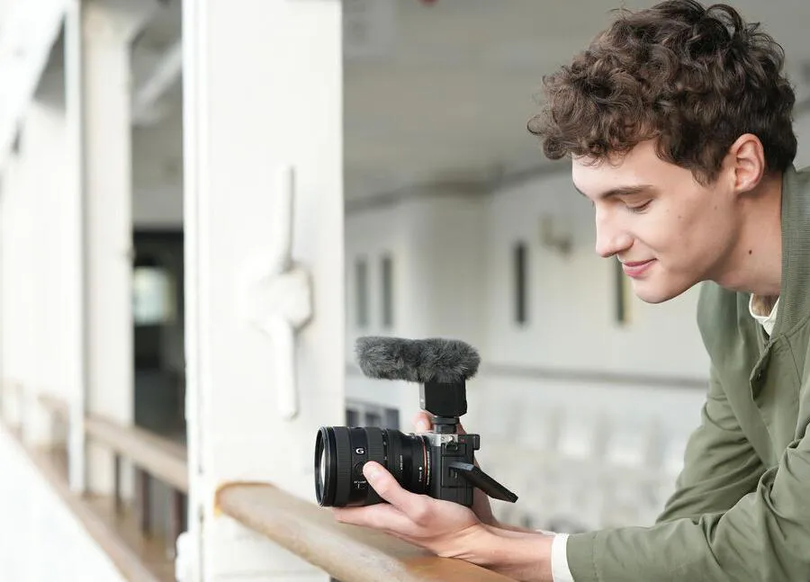 Sony FE 20-70 mm f/4 G