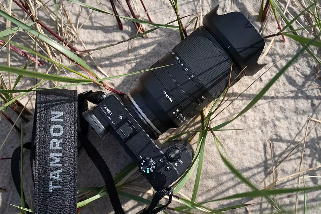 obiektyw-tamron-18-300mm-f-3-5-6-3-di-iii-a-vc-vxd-b061-sony