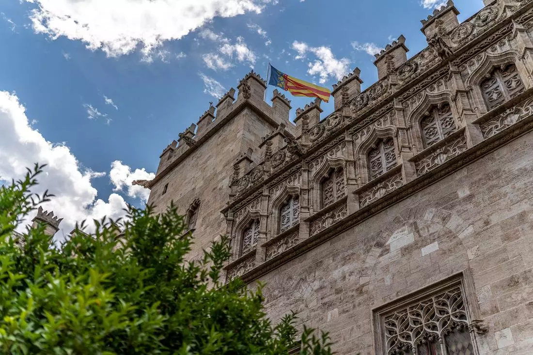 obiektyw-tamron-35-150-mm-f-2-2-8-di-iii-vxd-a058s-sony-e