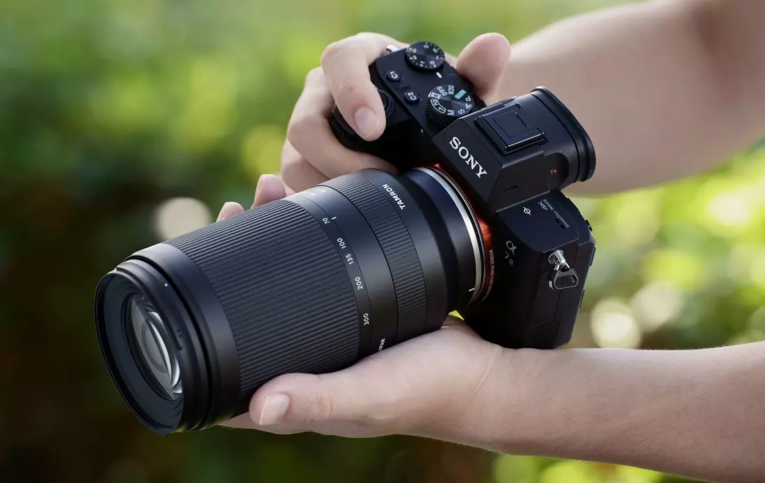 obiektyw-tamron-70-300-mm-f-4-5-6-3-di-iii-rxd-a047-sony