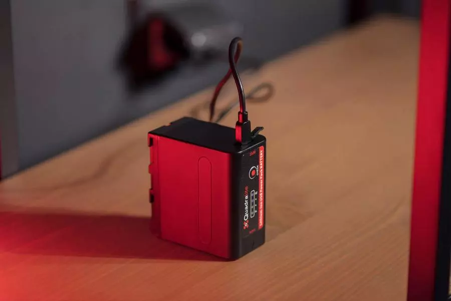 akumulator-z-usb-quadralite-np-f750