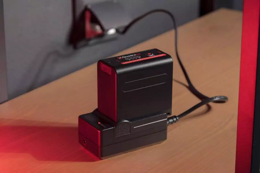 akumulator-z-usb-quadralite-np-f750