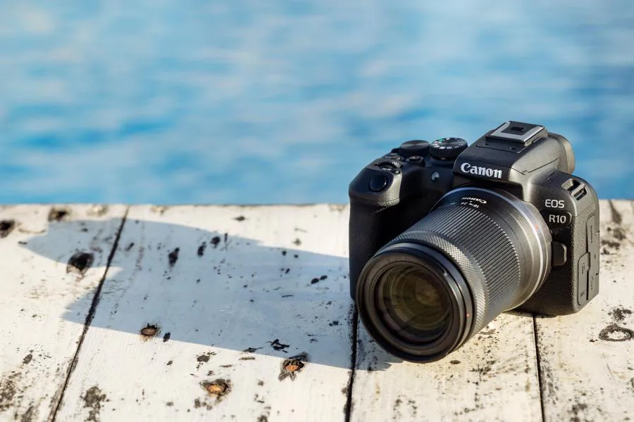 Canon EOS R10 + RF-S 18-150mm f/3.5-6.3 IS STM + adapter EF-EOS R