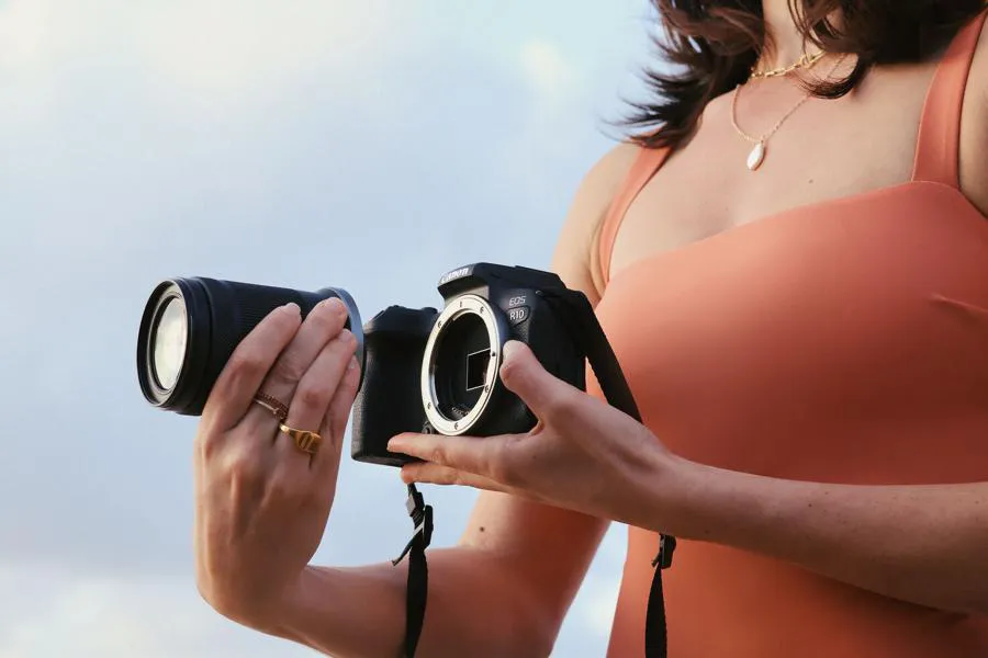 Canon EOS R10 + RF-S 18-150mm f/3.5-6.3 IS STM + adapter EF-EOS R