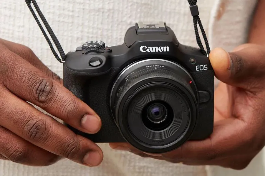 Canon EOS R100 + RF-S 18-45 mm f/4.5-6.3 IS STM + 55-210 mm f/5-7.1 IS STM