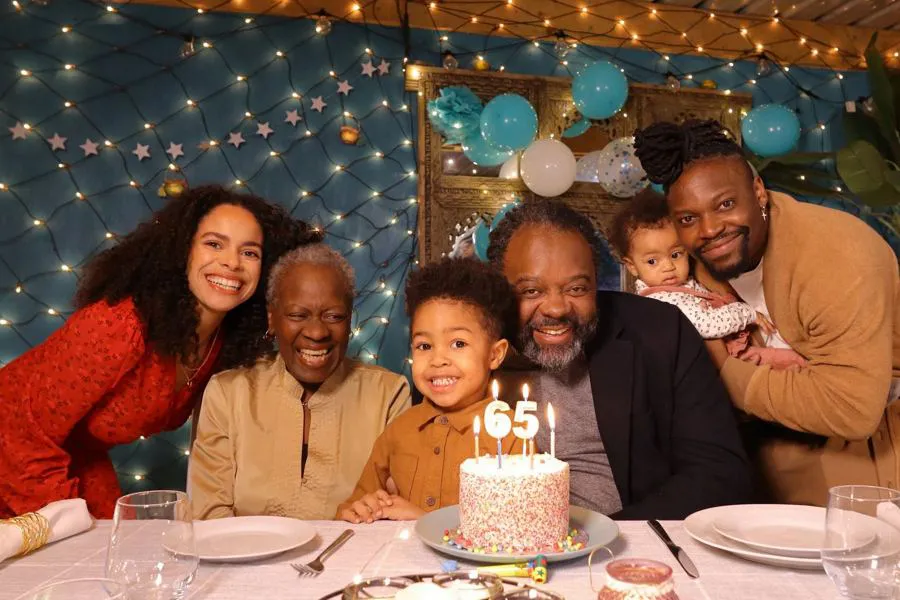 Canon EOS R100 + RF-S 18-45 mm f/4.5-6.3 IS STM + 55-210 mm f/5-7.1 IS STM