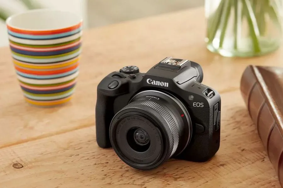 Canon EOS R100 + RF-S 18-45 mm f/4.5-6.3 IS STM + 55-210 mm f/5-7.1 IS STM