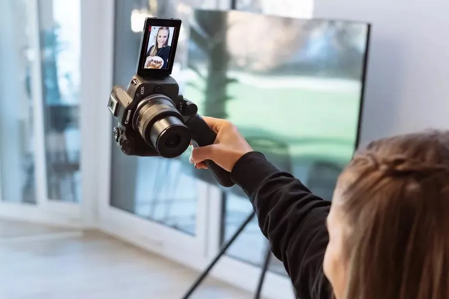 Canon EOS R50 + RF-S 18-45 mm f/4.5-6.3 IS STM + 55-210 mm f/5-7.1 IS STM czarny