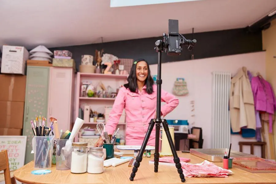 Canon EOS R50 + RF-S 18-45 mm f/4.5-6.3 IS STM zestaw dla vlogera czarny