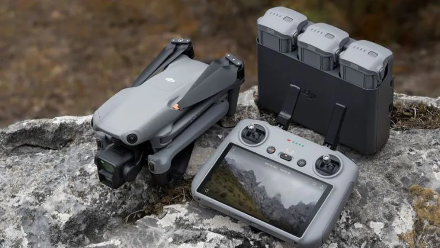 Dron DJI Air 3 Fly More Combo z kontrolerem DJI RC 2