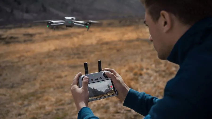 Dron DJI Air 3 Fly More Combo z kontrolerem DJI RC 2