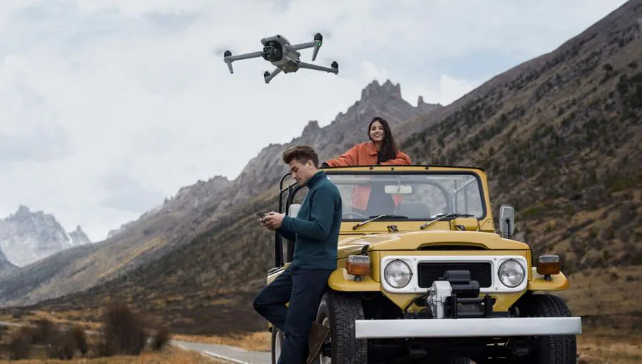 Dron DJI Air 3 Fly More Combo z kontrolerem DJI RC-N2
