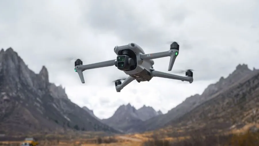 Dron DJI Air 3 Fly More Combo z kontrolerem DJI RC-N2