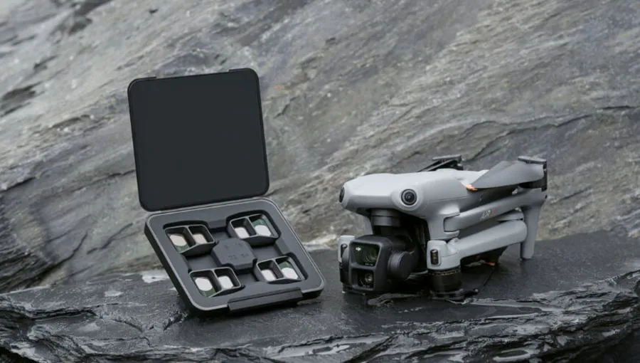Dron DJI Air 3 Fly More Combo z kontrolerem DJI RC-N2