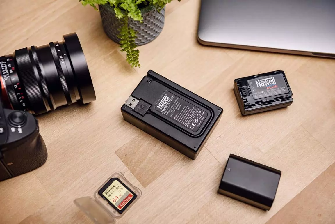 Ładowarka dwukanałowa Newell FDL-USB-C do akumulatorów LP-E12