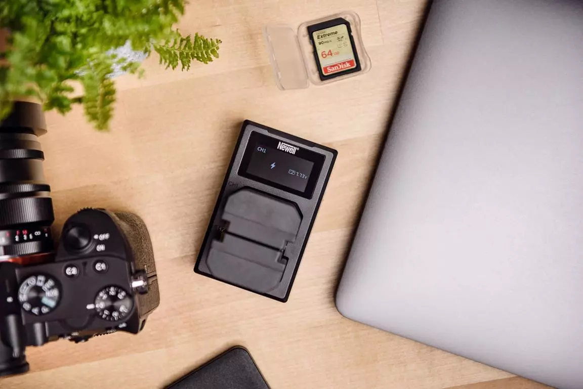 Ładowarka dwukanałowa Newell FDL-USB-C do akumulatorów LP-E12