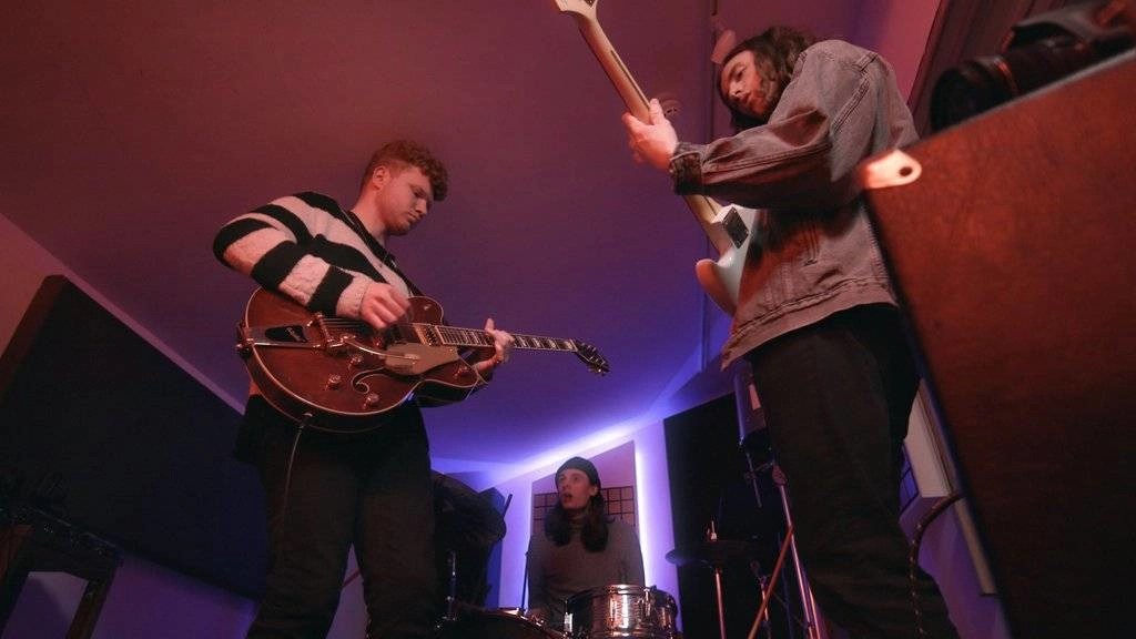 
Aparat Canon EOS 2000D + EF-S 18-55mm IS II