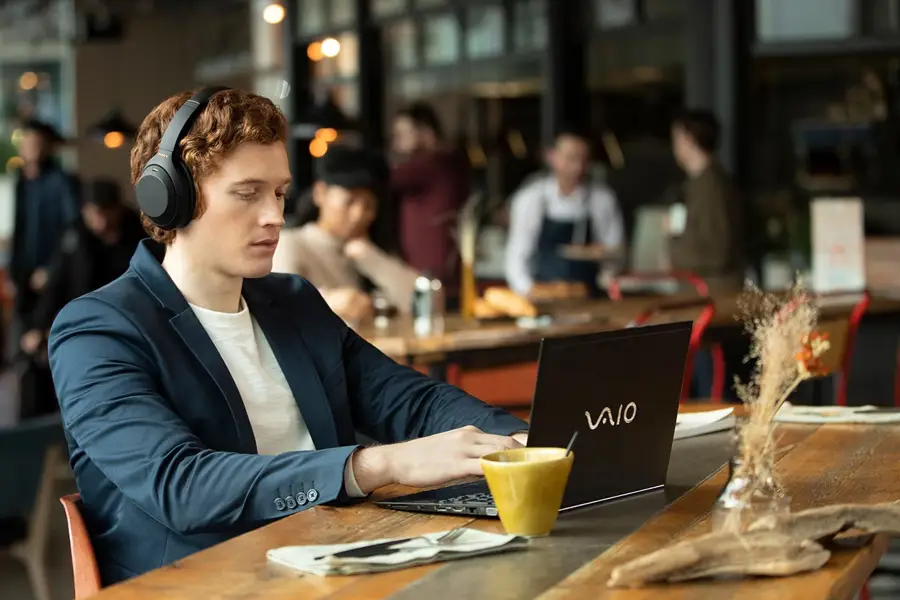 Słuchawki bezprzewodowe Sony WH-1000XM4 czarne