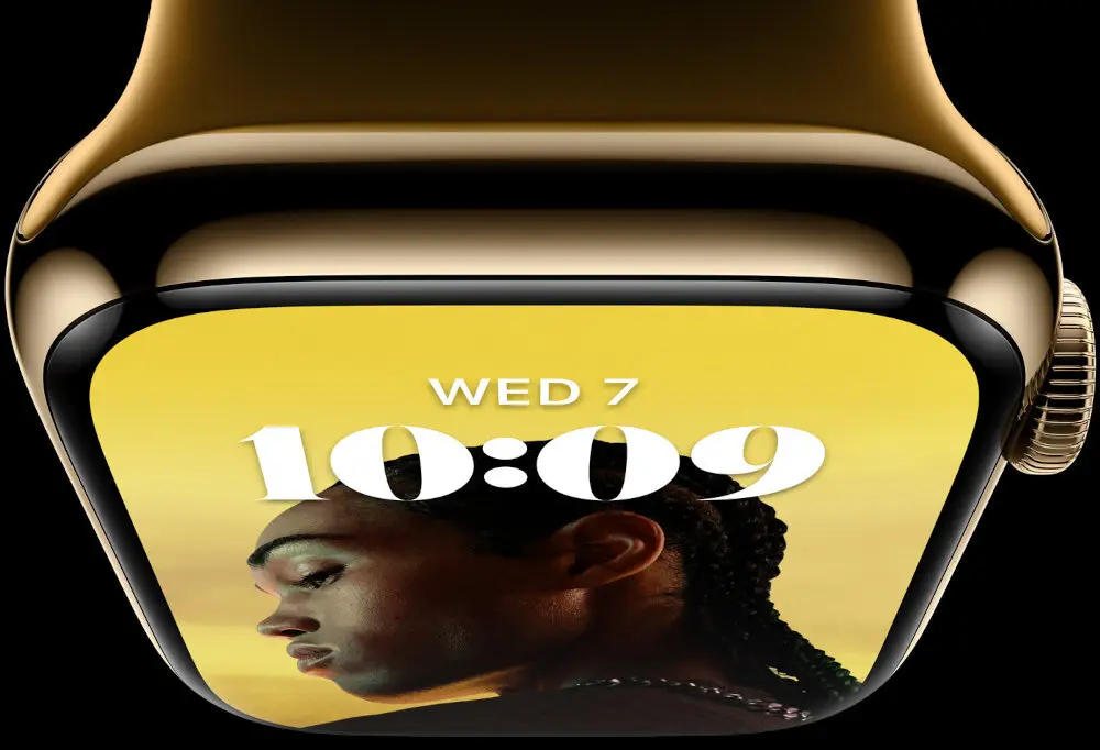 Apple Watch Series 8 LTE z kopertą 45 mm z aluminium w kolorze księżycowa poświata z paskiem sportowym w kolorze księżycowa poświata