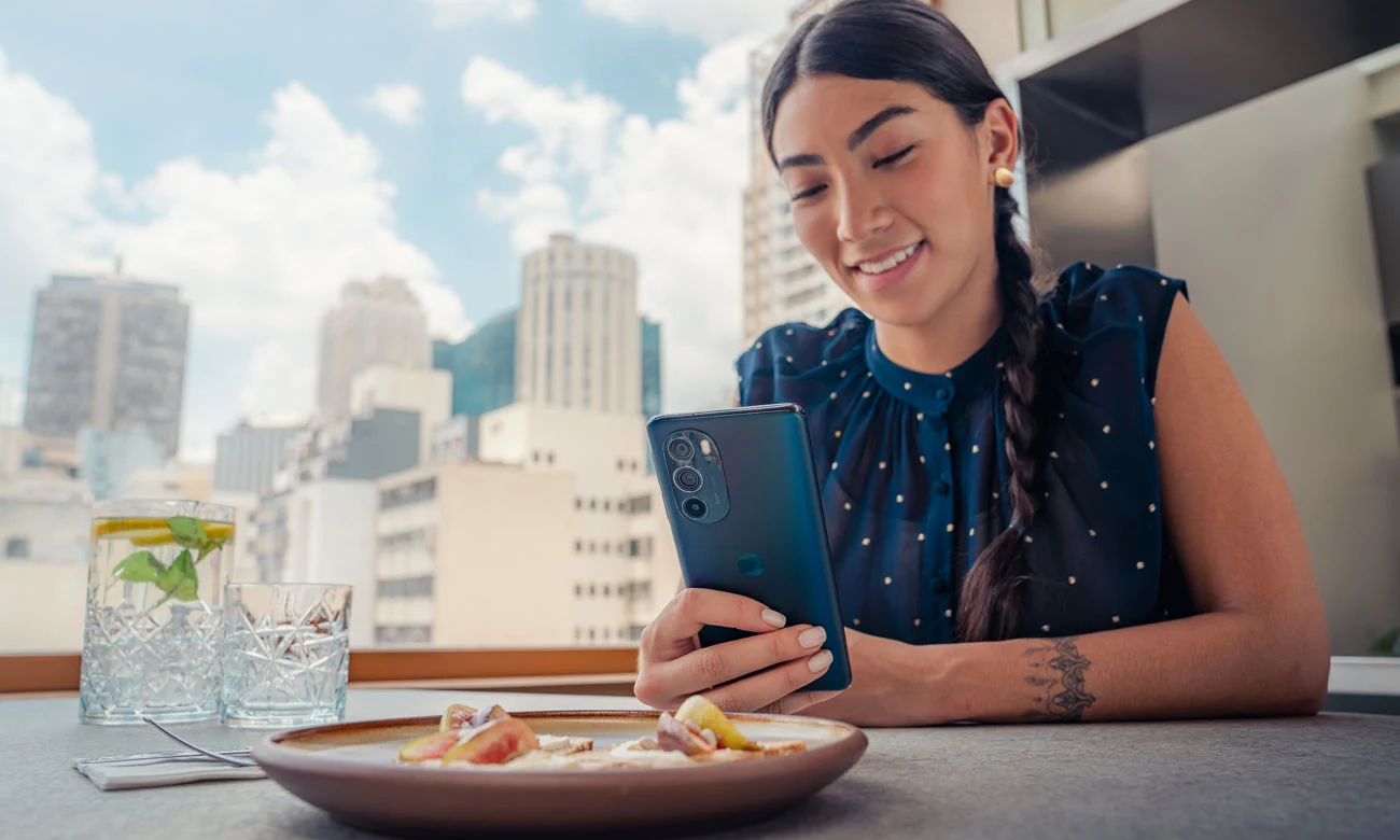 Motorola Edge 30 PRO 5G 12/256 GB Cosmos Blue