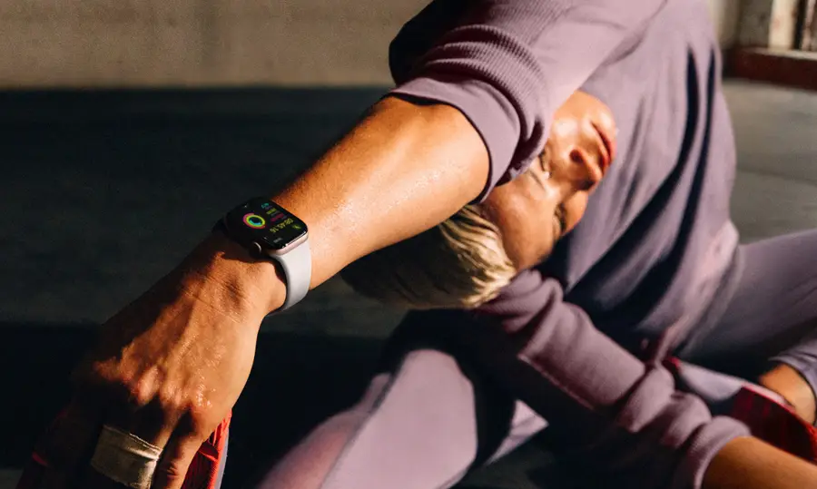 Apple Watch Series 10 GPS z kopertą 42 mm z aluminium w kolorze różowego złota z paskiem sportowym w kolorze łagodnego różu S/M