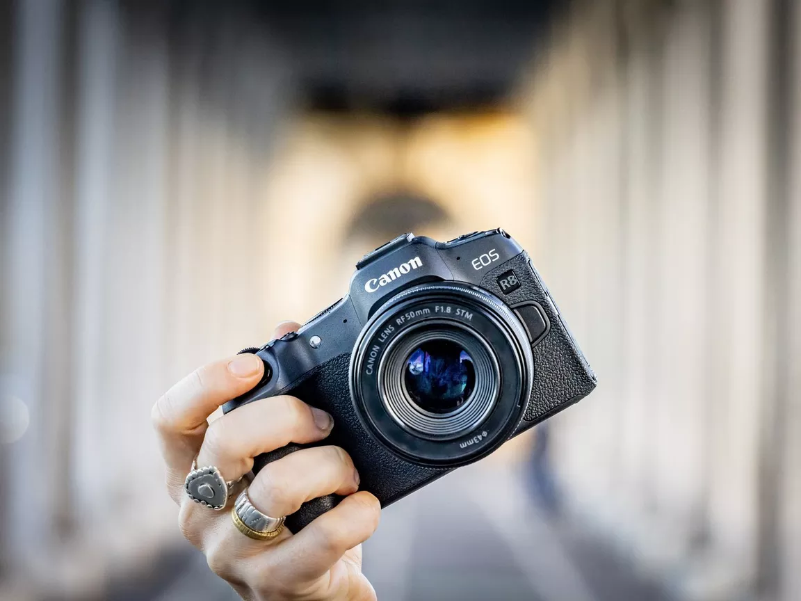 Canon Eos R8