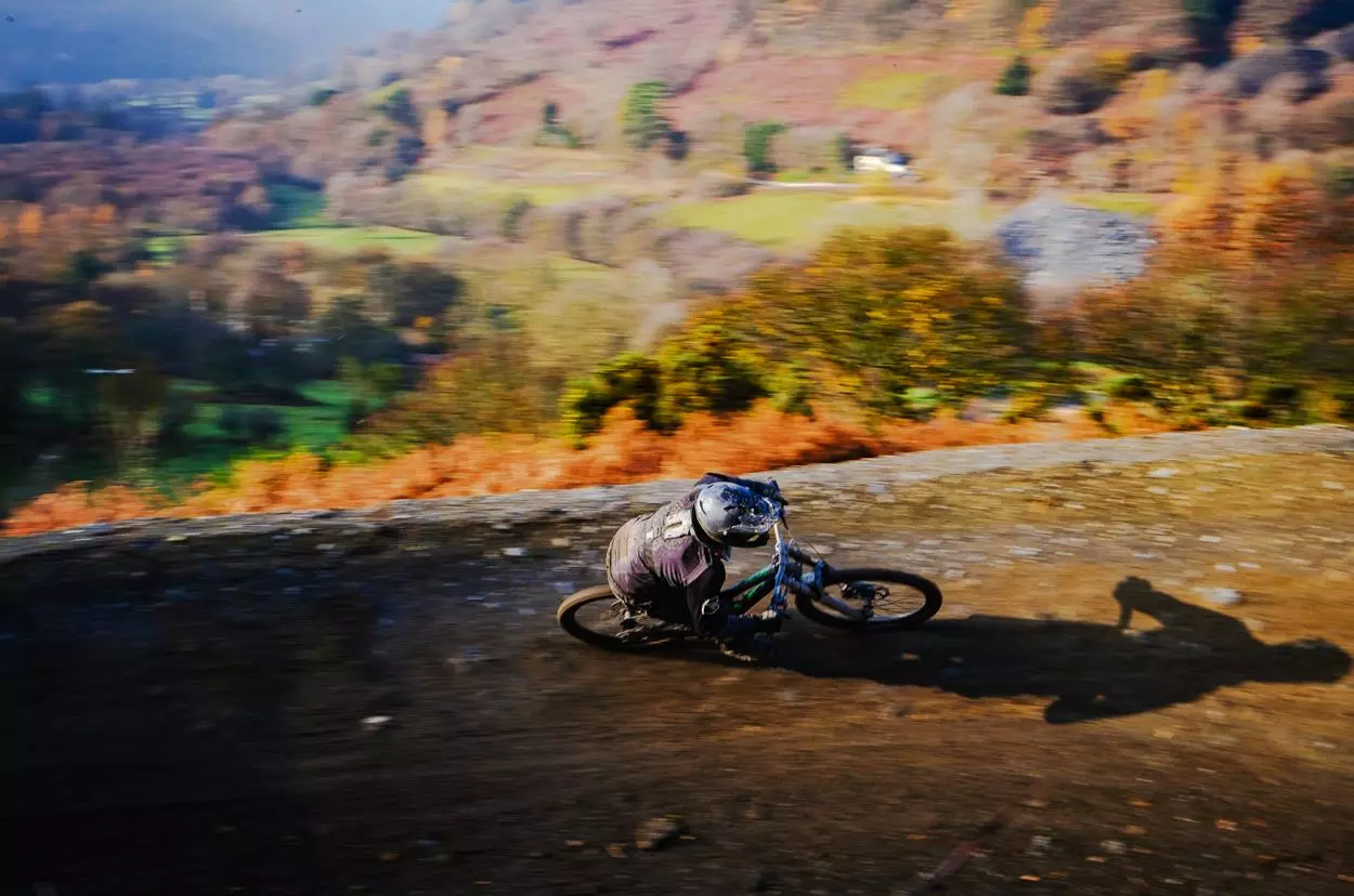 Fotografowanie rowerzysty panning